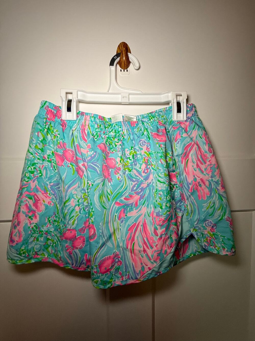 Lilly Pulitzer Luxletic Run Around Shorts Size S Aqua Pink Underwater Fish Print